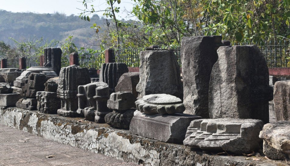 Madan Kamdev Temple, Kamrup, Assam - Vushii.com